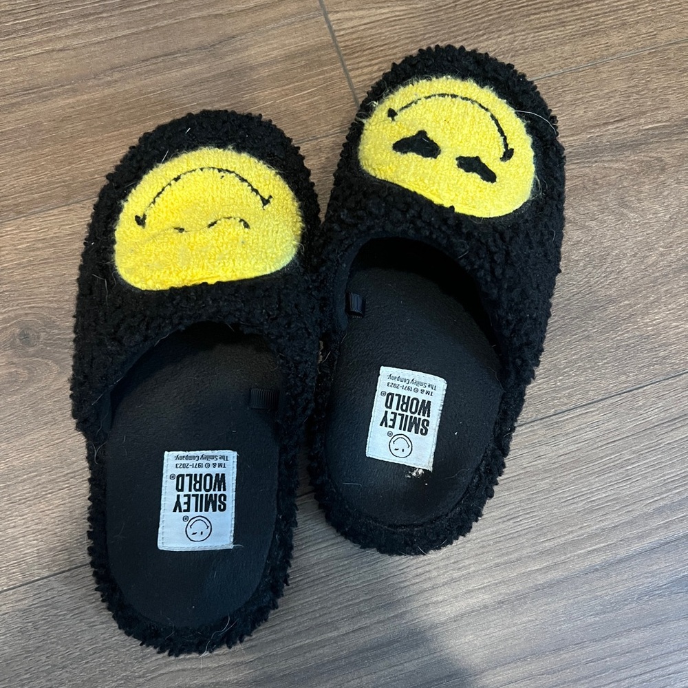 Smiley World Black and Yellow Slippers